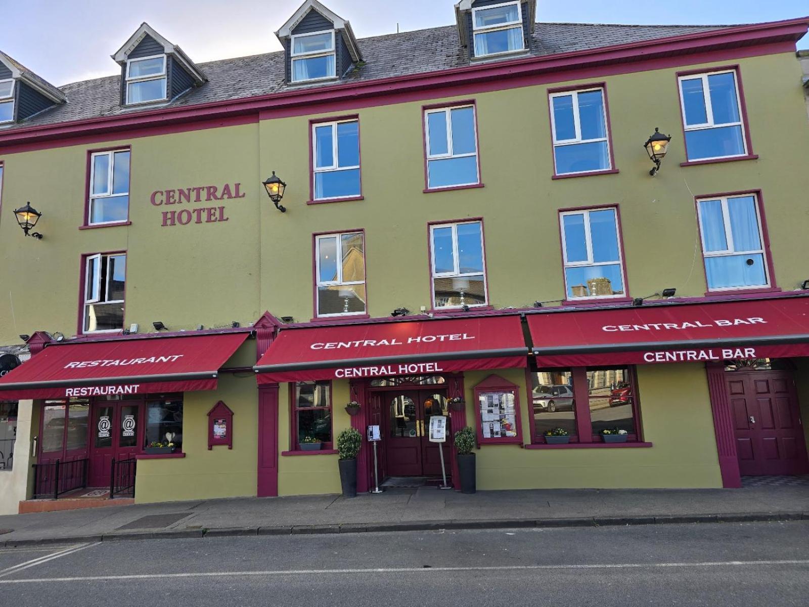 Donegal Town Central Hotel Donegal מראה חיצוני תמונה