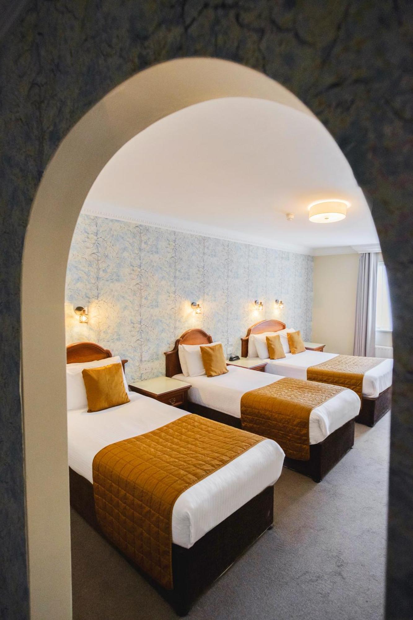 Donegal Town Central Hotel Donegal מראה חיצוני תמונה