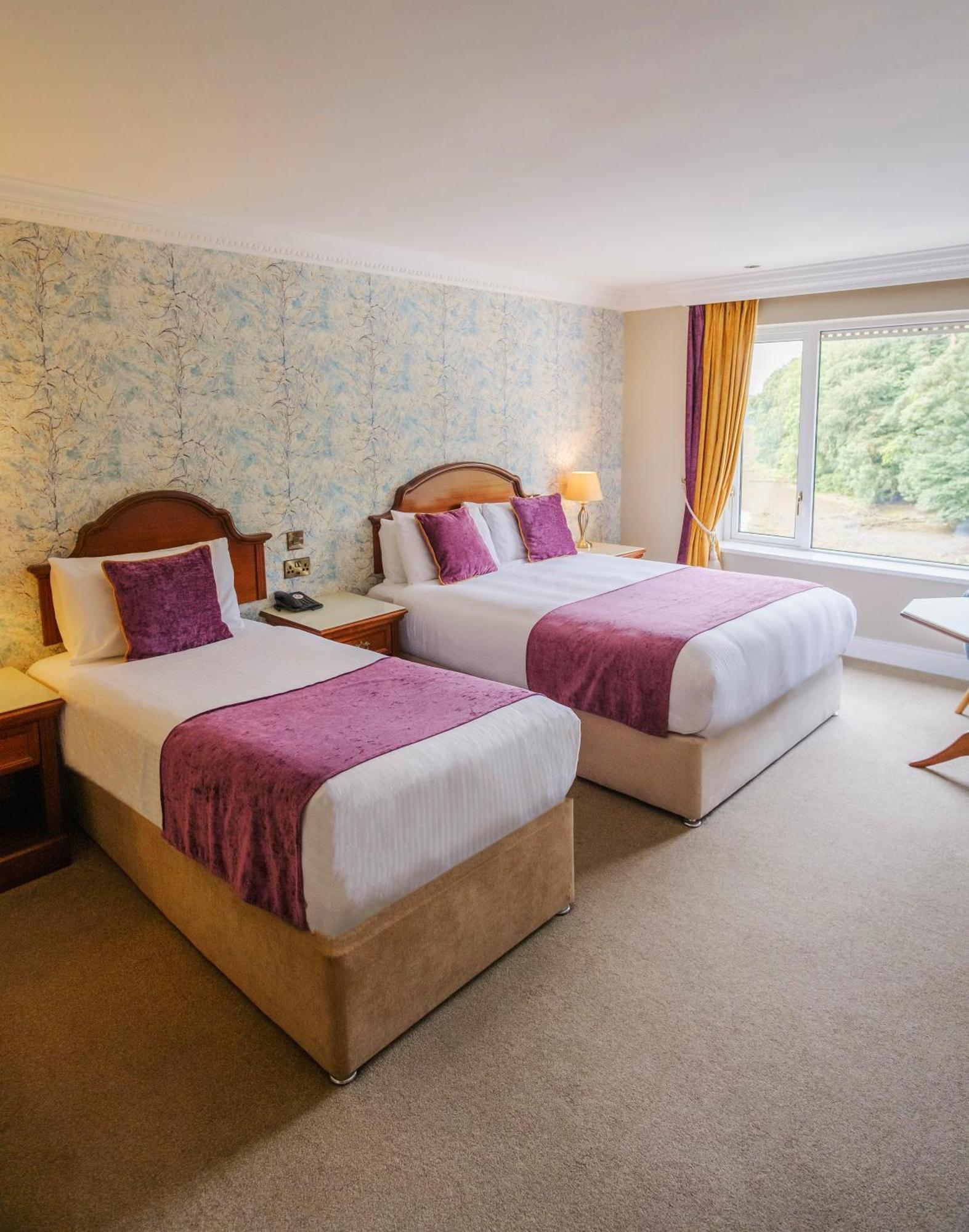 Donegal Town Central Hotel Donegal מראה חיצוני תמונה
