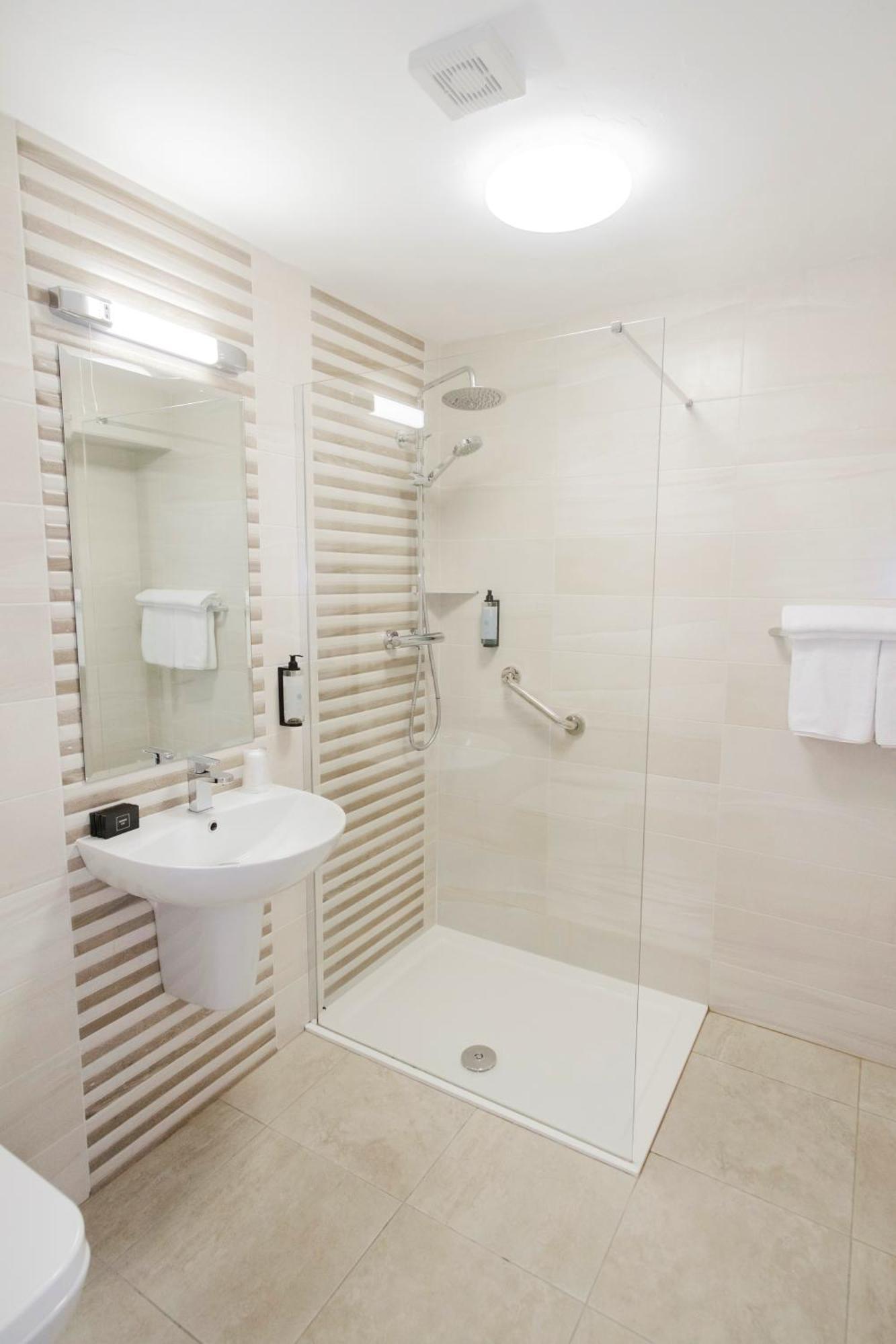 Donegal Town Central Hotel Donegal מראה חיצוני תמונה