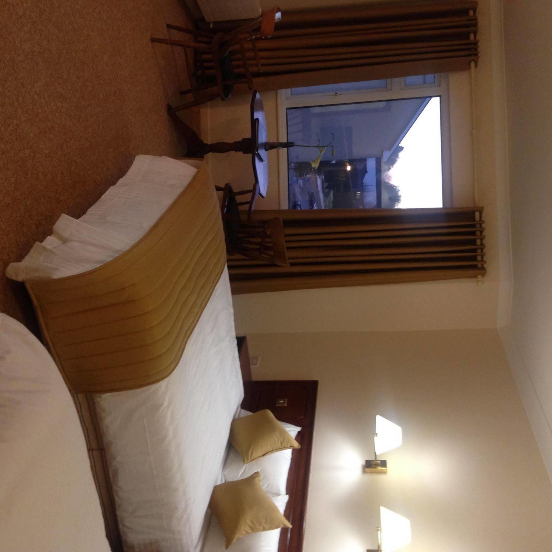 Donegal Town Central Hotel Donegal מראה חיצוני תמונה